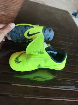 Botas de fútbol Nike niño amarillas