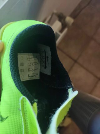 Botas de fútbol Nike niño amarillas