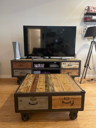 Mesa TV Industrial con Ruedas