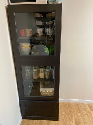 Vitrina armario wengué con puertas de cristal