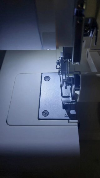Máquina Overlock Singer 14SH754