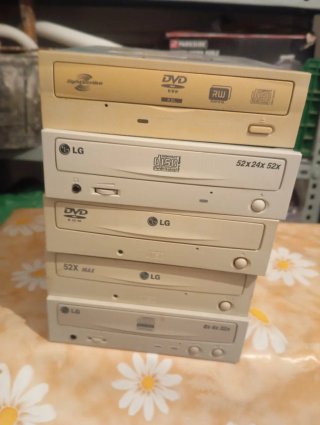 Lector DVD y grabador LG y Disquetera Interna CD