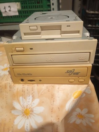 Lector DVD y grabador LG y Disquetera Interna CD