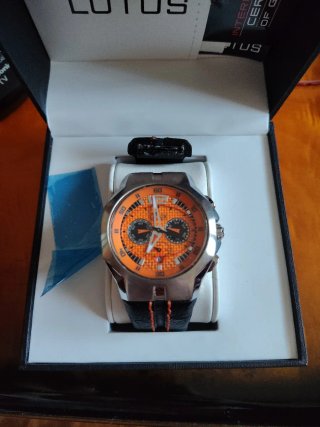 Reloj Lotus Naranja y Plateado