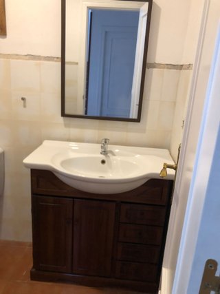 Mueble de baño con lavabo + espejo