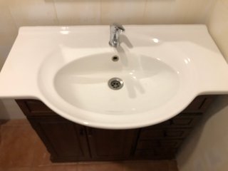 Mueble de baño con lavabo + espejo