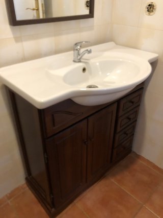 Mueble de baño con lavabo + espejo