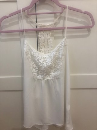 Blusa blanca con bordado