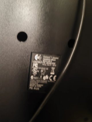 Volante y pedales Logitech