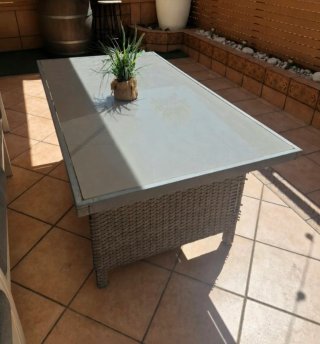 Mesa de terraza cristal y mimbre