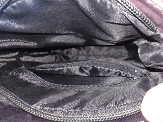 Bolso artesanal negro con asa larga
