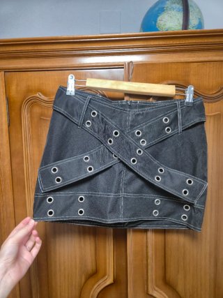 Falda pantalón Y2K negra con ojales