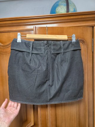 Falda pantalón Y2K negra con ojales