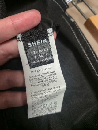 Falda pantalón Y2K negra con ojales