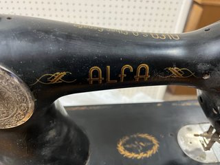 Máquinas de coser antiguas Alfa y Wertheim