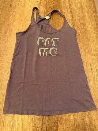 Camiseta tirantes morada EAT ME