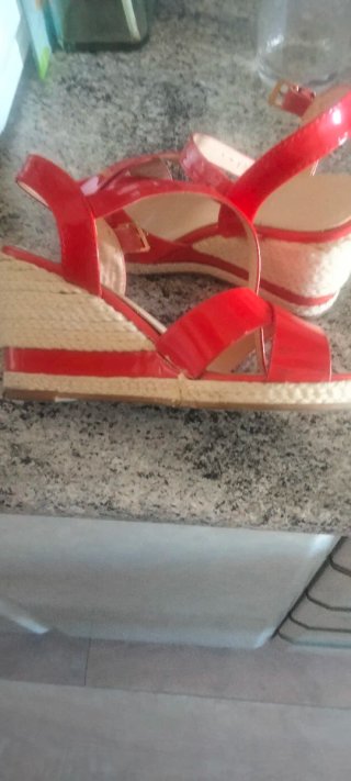 Sandalias rojas cuña esparto