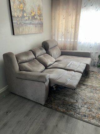 Sofá modular gris con chaise longue