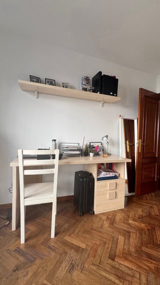Escritorio de estudio con cajonera integrada