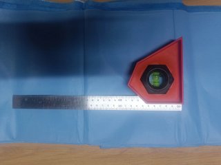 Escuadra de aluminio con nivel
