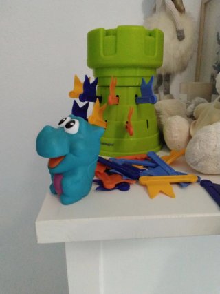 Juego de torre salta el dragón