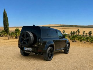 Land Rover Defender 2023