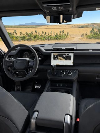Land Rover Defender 2023