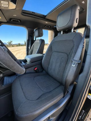 Land Rover Defender 2023