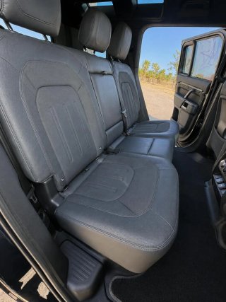 Land Rover Defender 2023