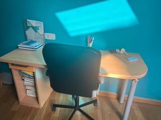 Escritorio con silla de ruedas