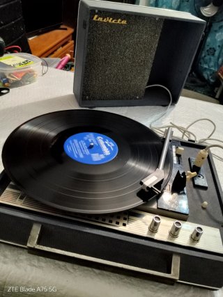 Tocadiscos Dual 410 año de fabricación 1965.