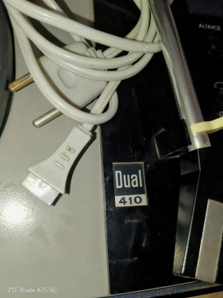 Tocadiscos Dual 410 año de fabricación 1965.