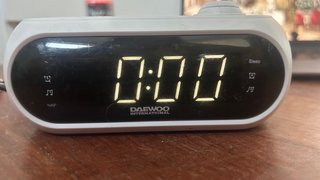 Reloj despertador digital DAEWOO