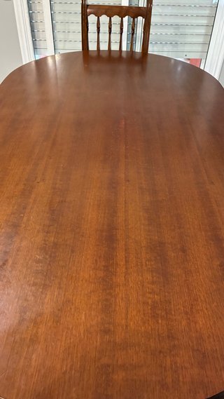 Mesa de comedor y 4 sillas de madera