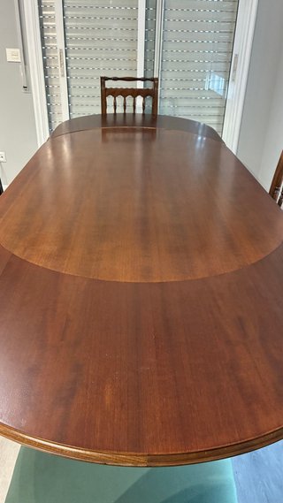 Mesa de comedor y 4 sillas de madera
