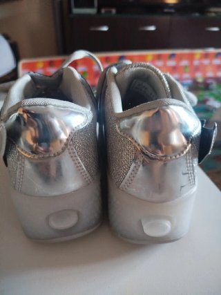 Zapatillas con ruedas y luces TALLA 31