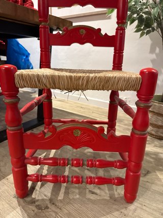 Silla comedor roja con detalles dorados. 4 unidads