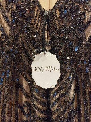 Vestido de fiesta negro con pedrería y lentejuelas