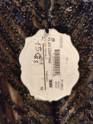 Vestido de fiesta negro con pedrería y lentejuelas