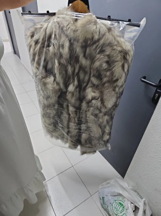 Abrigo de zorro ártico gris y blanco
