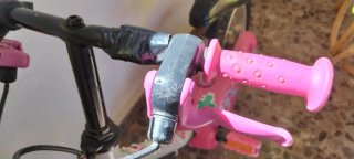 Bicicleta infantil rosa para principiantes