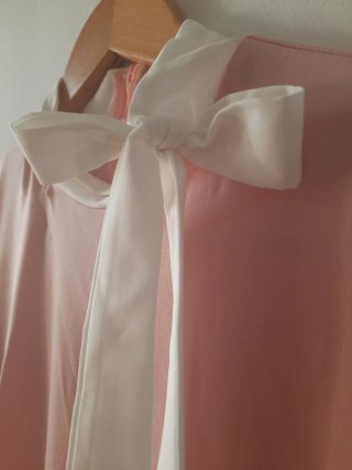 Vestido años 50 con estampado de fresas