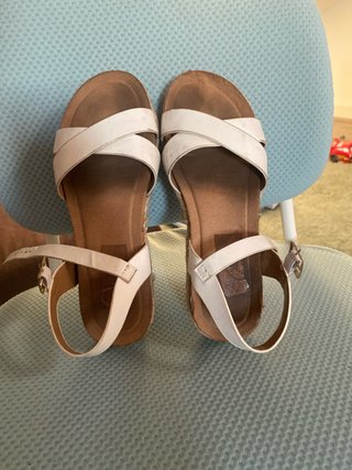 Sandalias niña blancas y marrones talla 35