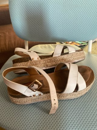 Sandalias niña blancas y marrones talla 35