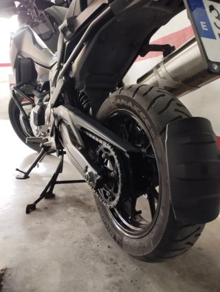 Rebajada BMW F750GS Triple Black