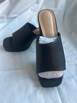 Zapatos de tacón LALA negros
