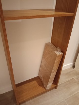Estantería de madera seminueva
