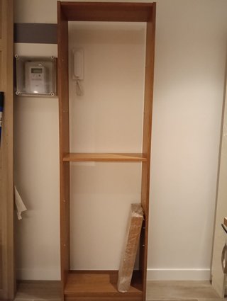 Estantería de madera seminueva