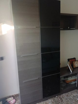 Mueble modular, mesa y sofá