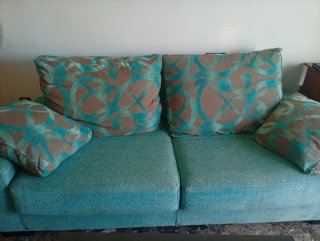 Mueble modular, mesa y sofá